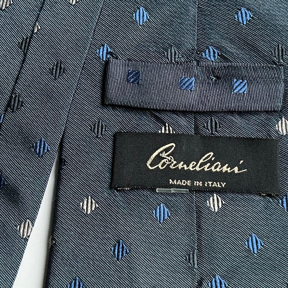Corneliani nice shade of blue satiny silk Tie made in Italy 🇮🇹